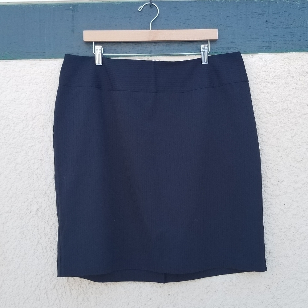 Lane Bryant black textured career skirt size 18